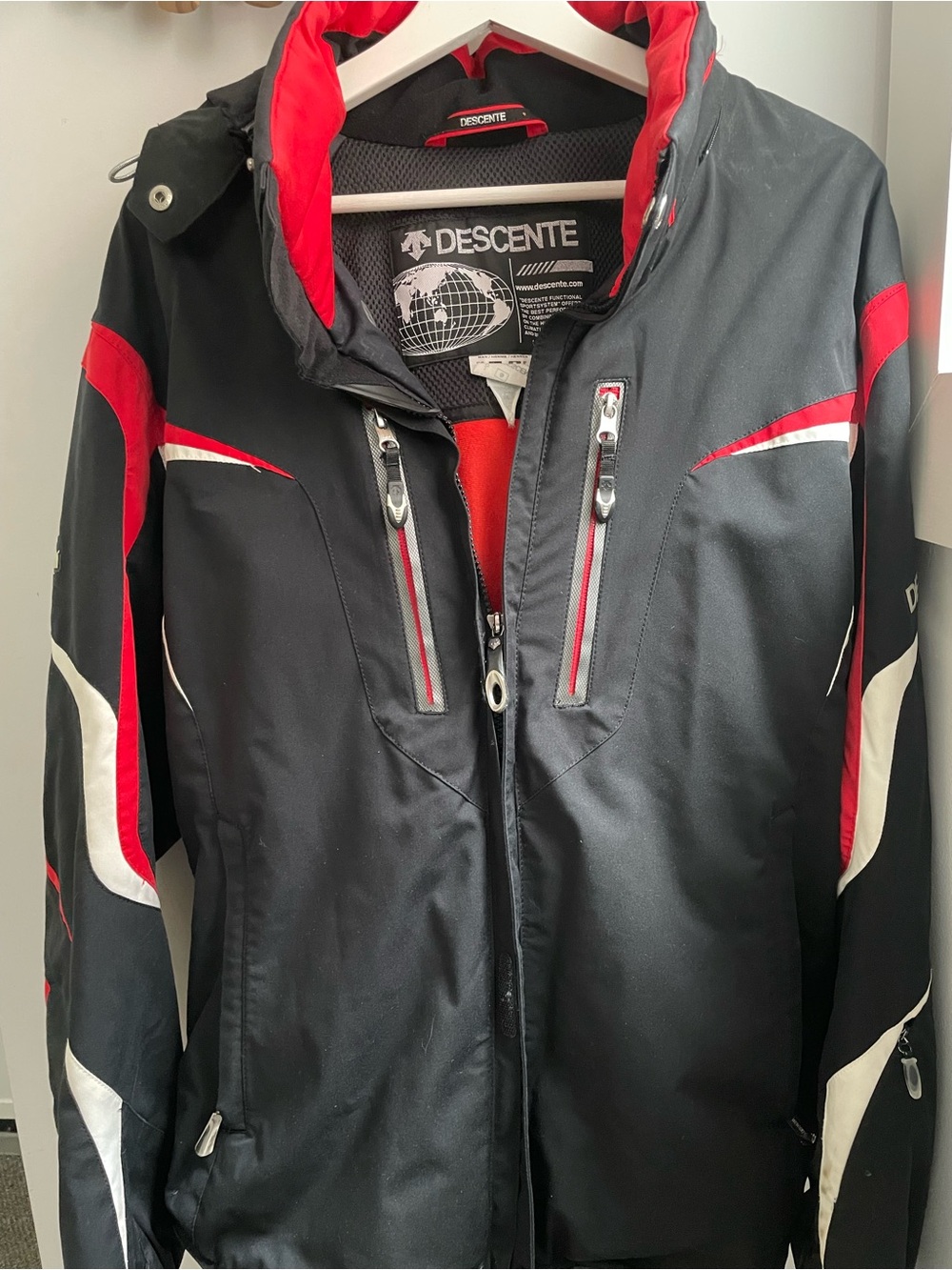 Descente Black Red White Logo Interior Label Jacket